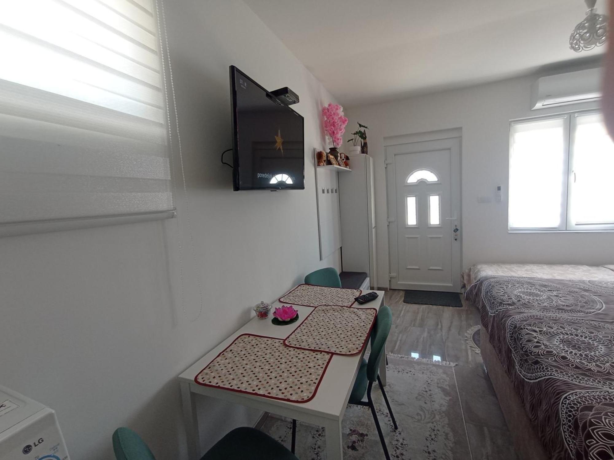 Studio Lotos Belgrado Buitenkant foto